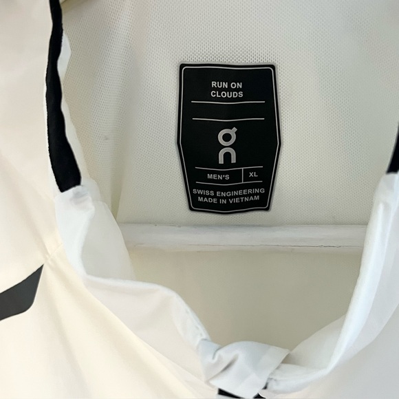 On Running Lightweight Windbreaker Jacket White Black Men’s XL - Picture 5 of 11